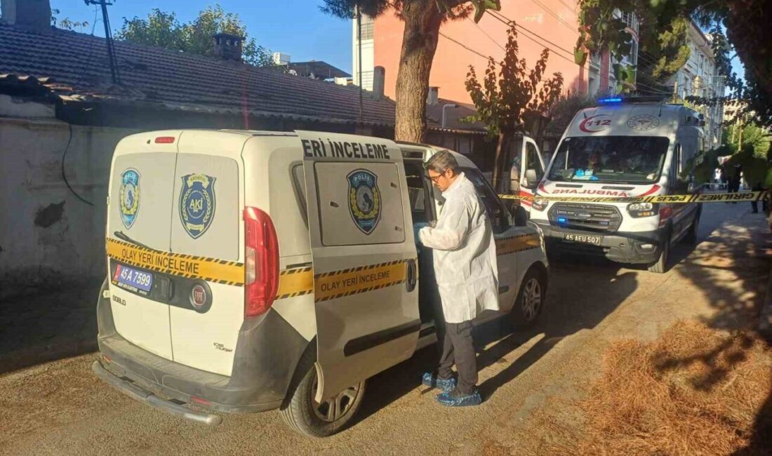 Manisa’nın Salihli ilçesinde dün akşam saatlerinde evinde bıçaklanarak öldürülmüş halde
