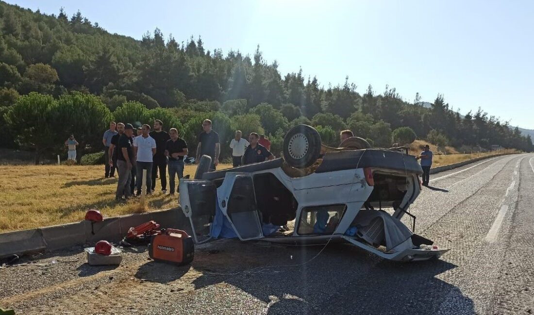 Manisa’nın Sarıgöl ilçesinde iki otomobilin çarpışması sonucu meydana gelen trafik