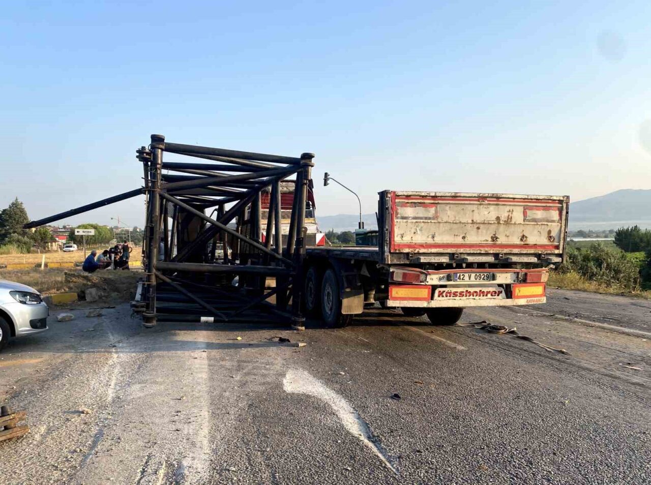 Manisa’nın Alaşehir ilçesinde sabah saatlerinde meydana gelen zincirleme trafik kazasında