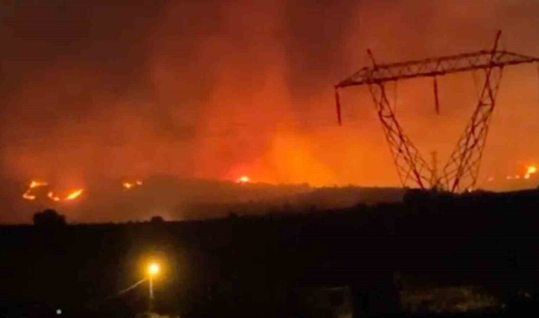 Manisa’daki orman yangınına müdahale sürüyor Manisa’nın Alaşehir ilçesine bağlı Badınca Mahallesi yakınlarındaki ormanlık alanda çıkan