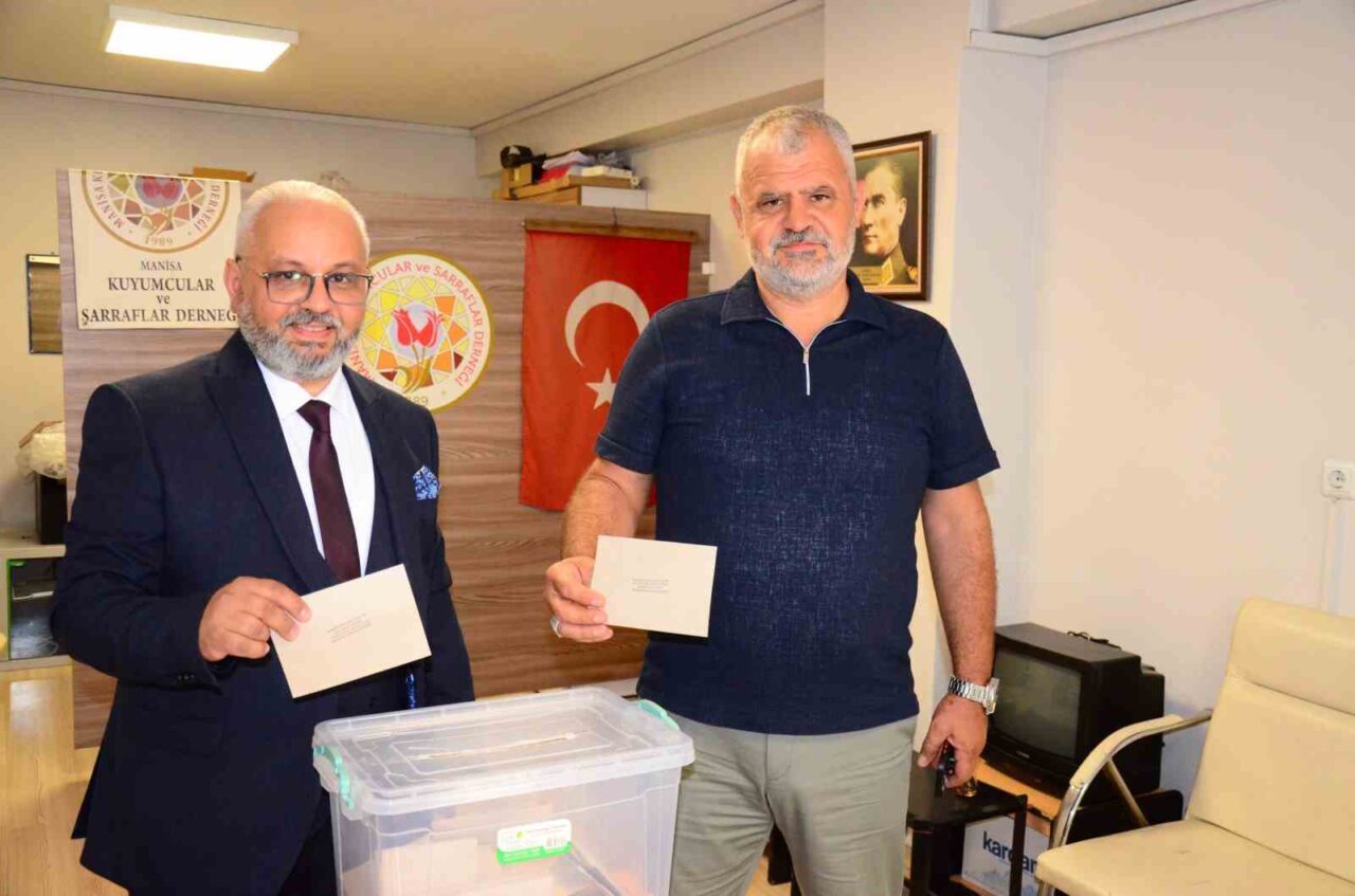 Manisa Kuyumcular ve Sarraflar Derneği’nde mevcut Başkan Erkan Özşen’in yeniden