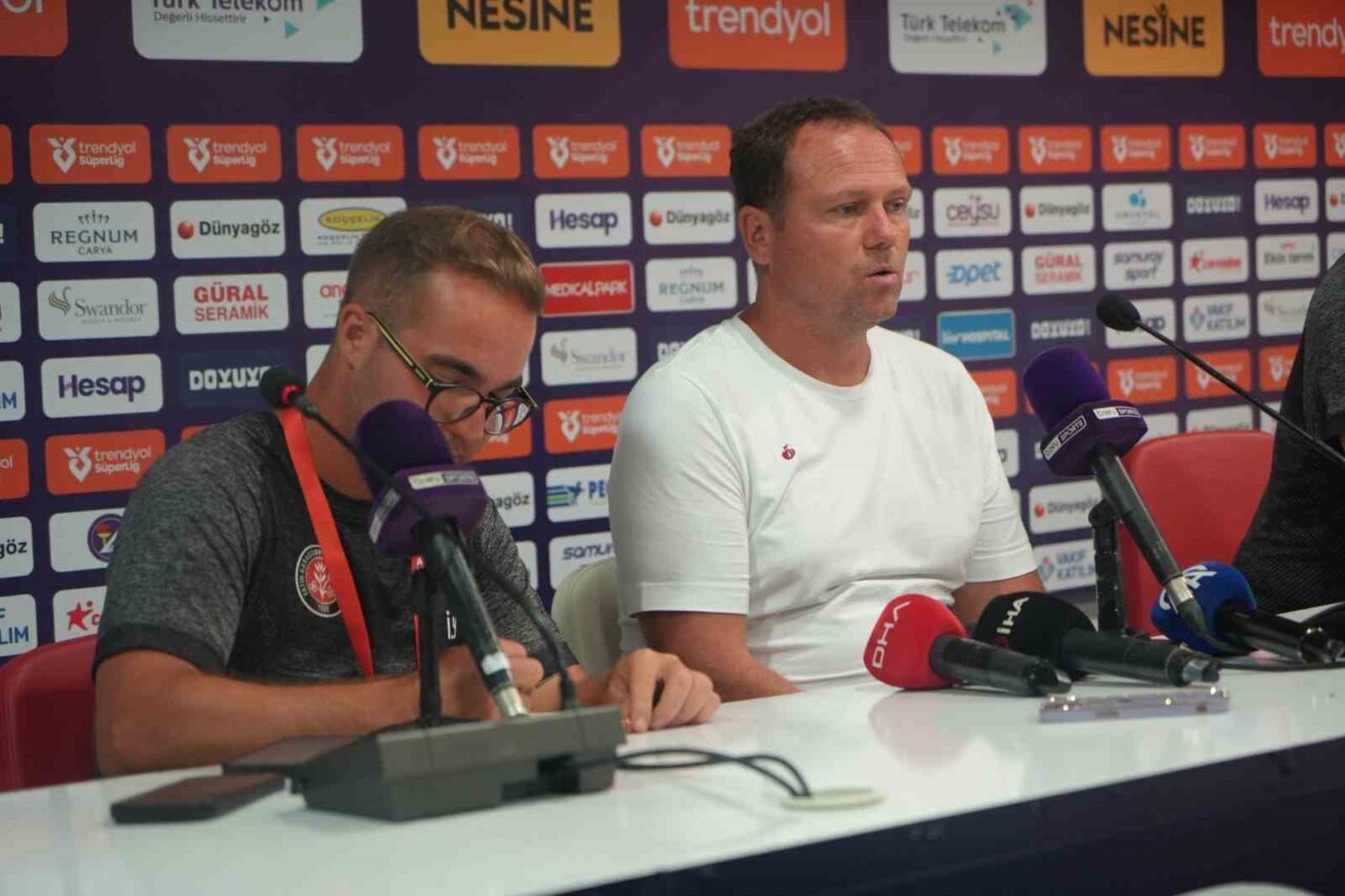 Karagümrük Teknik Direktörü Marcel Licka, Antalyaspor maçının ardından yaptığı açıklamada,