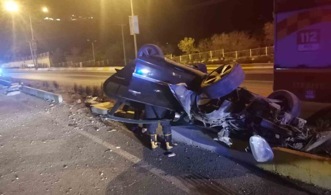 Mardin’in Artuklu ilçesinde kontrolden çıkarak devrilen otomobilin sürücüsü yaralandı. Edinilen