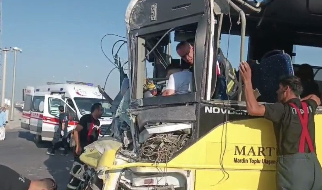 Mardin’in Kızıltepe ilçesinde meydana gelen kazada halk otobüsü ile tır