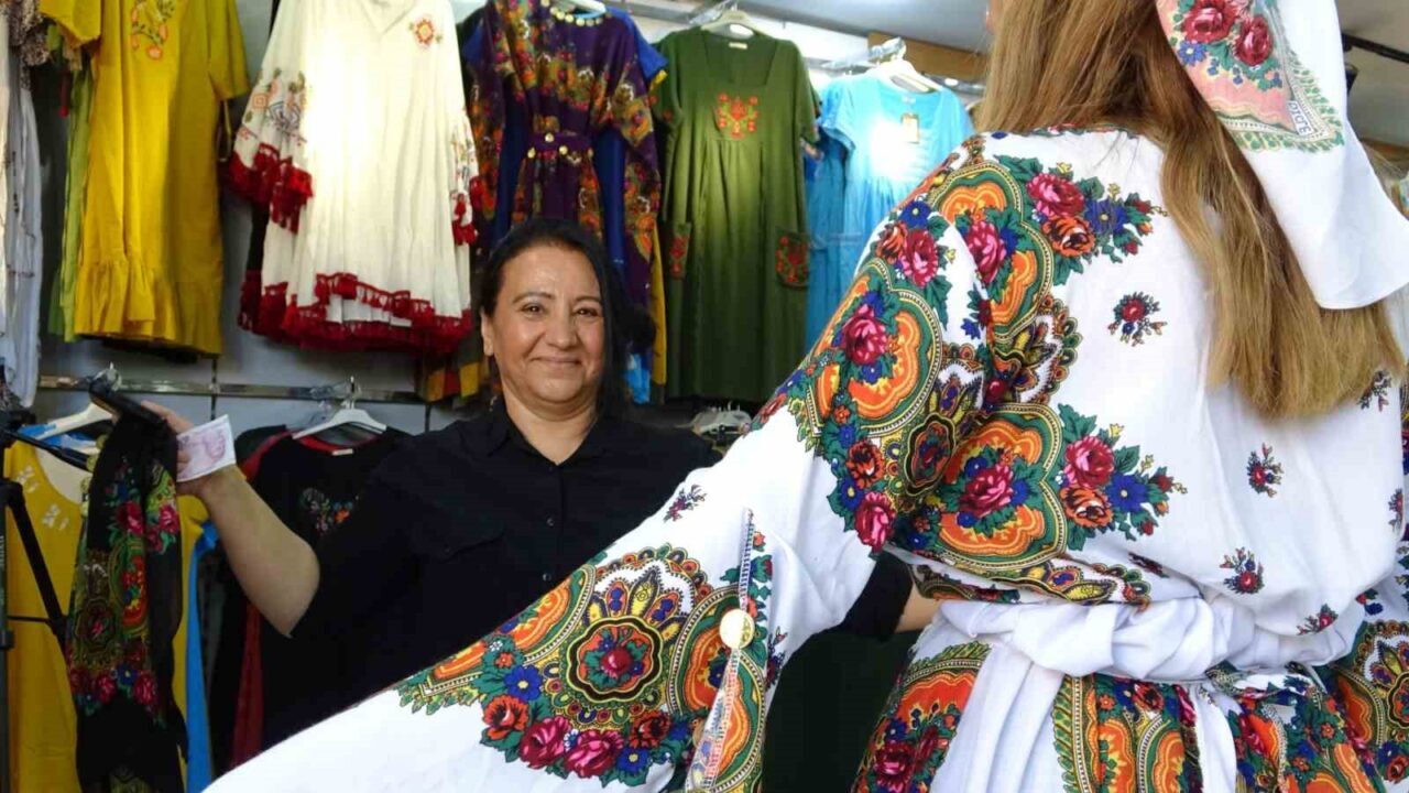 Mardin’de geçmişten bu yana kullanılan yöresel kıyafetler, hem düğünlerde hem