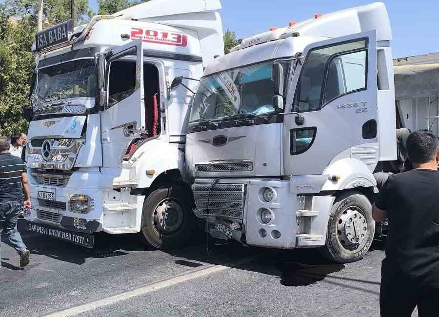 Mardin’de 5 aracın karıştığı zincirleme trafik kazasında 1 kişi yaralandı.