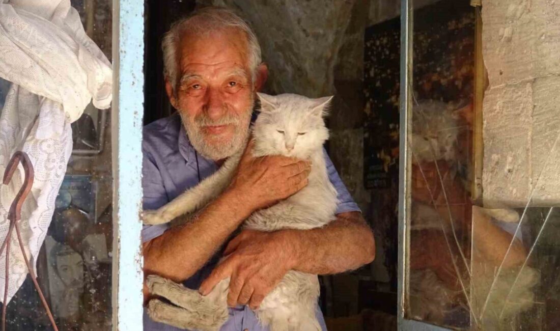 Mardin’de 47 yıldır müzikle uğraşan 74 yaşındaki usta sanatçı Sabahattin