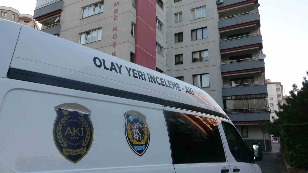 Kayseri’nin Kocasinan ilçesinde 68 yaşındaki prostat kanseri şahıs, yatağında eşi