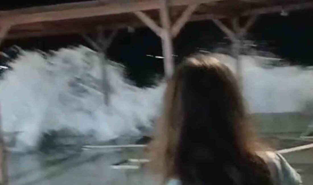 Marmara Denizi’nde 3 gündür etkili olan poyraz, akşam saatlerinde şiddetini