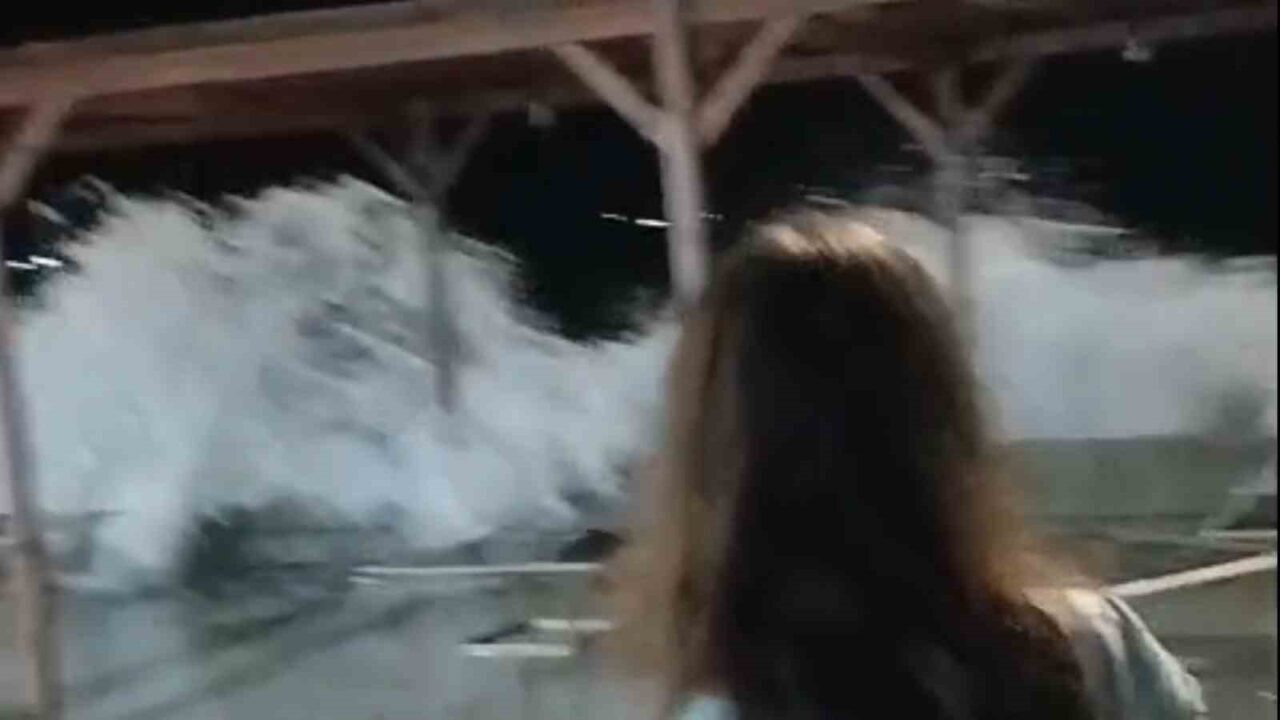 Marmara Denizi’nde 3 gündür etkili olan poyraz, akşam saatlerinde şiddetini