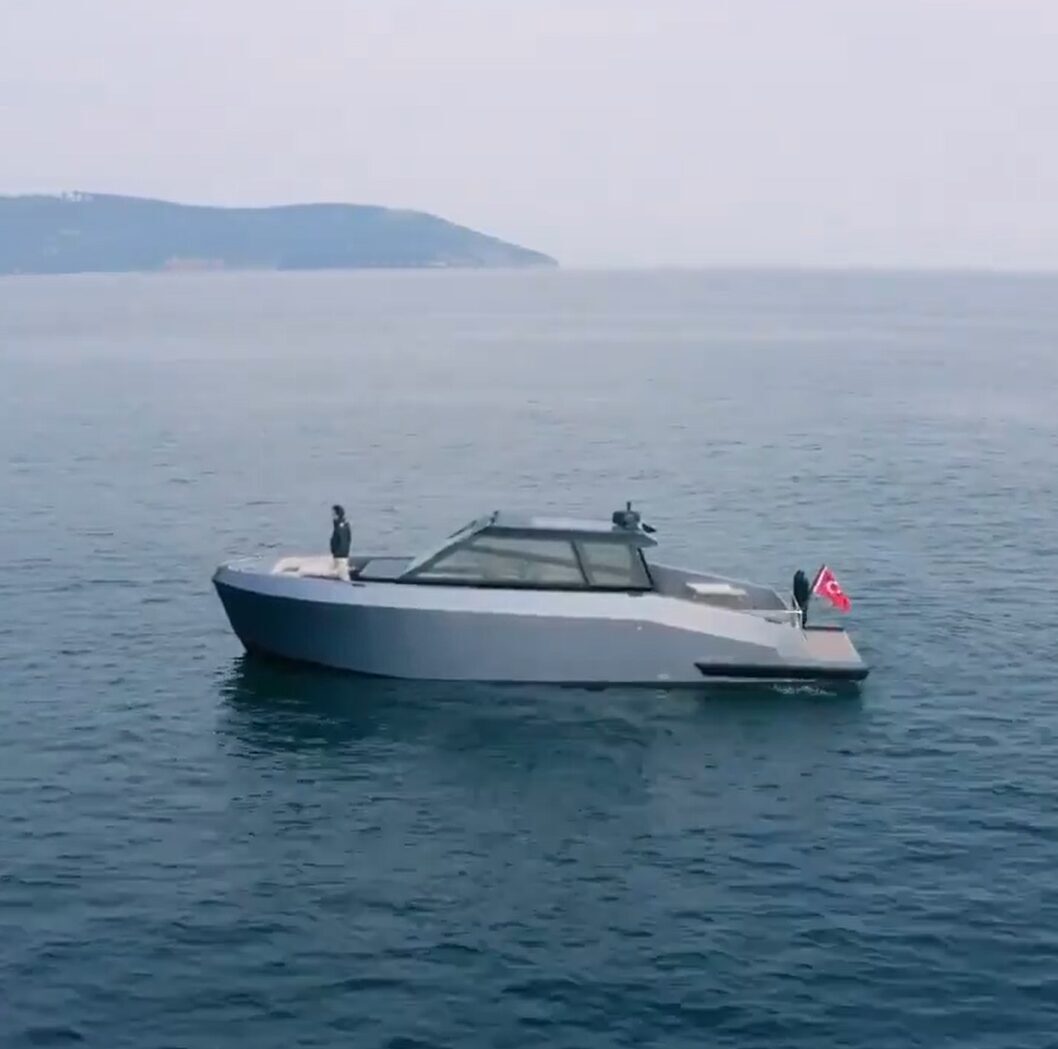 Balıkesir’in Marmara Adası açıklarında yatı parçalanmış halde bulunan kayıp iş
