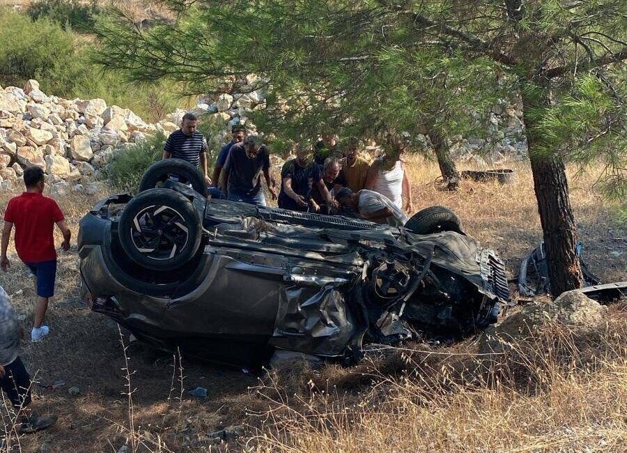 Marmaris-Datça Karayolu’nda meydana gelen trafik kazasında iki araç kafa kafaya