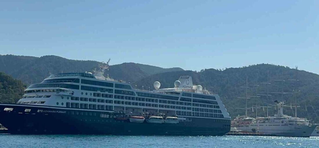 Muğla’nın Marmaris ilçesi, Marmaris Gümrüklü Limanı bugün iki büyük yolcu