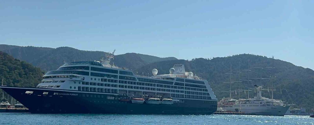 Muğla’nın Marmaris ilçesi, Marmaris Gümrüklü Limanı bugün iki büyük yolcu