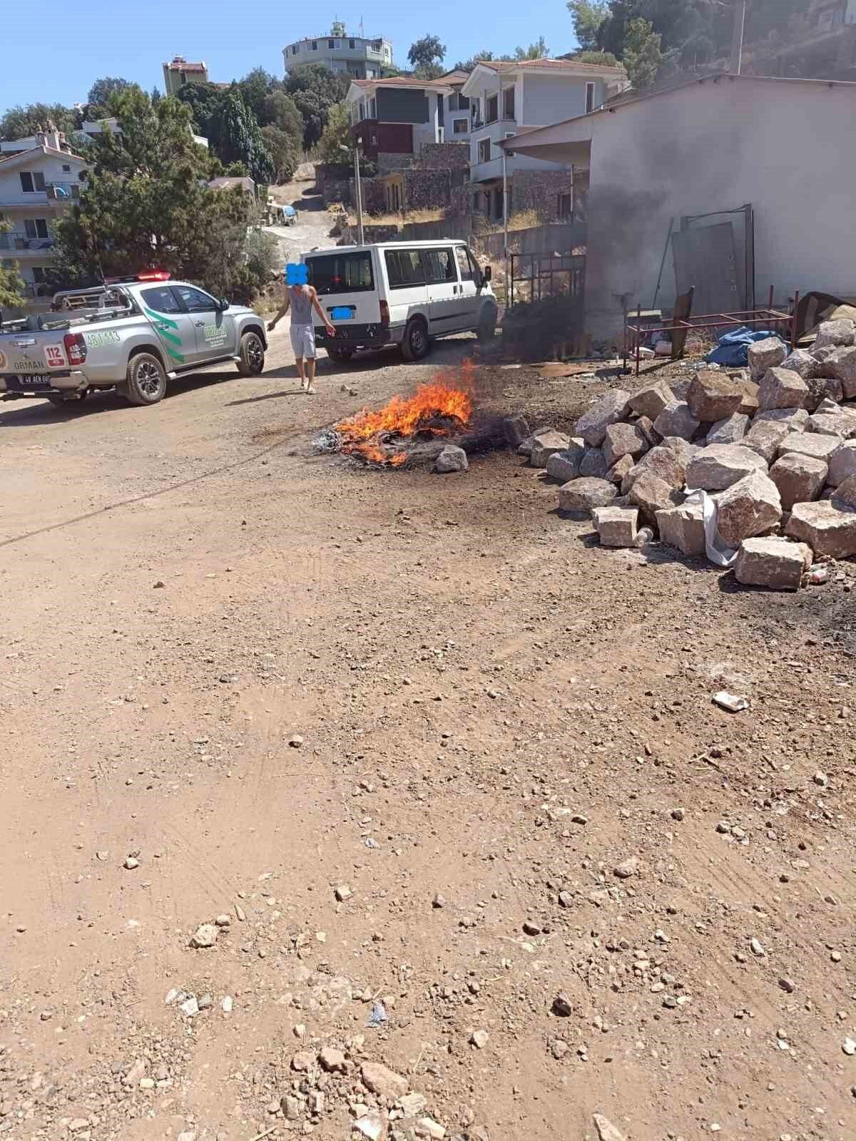 Marmaris’in Beldibi Mahallesi’nde bir vatandaşın evinin yanında yaktığı temizlik ateşi,