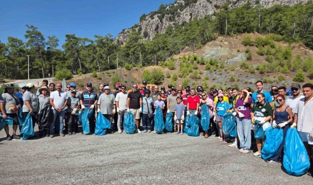 Muğla’nın Marmaris ilçesinde ’Doğamız miras değil, geleceğin emanetidir’ sloganıyla çevre