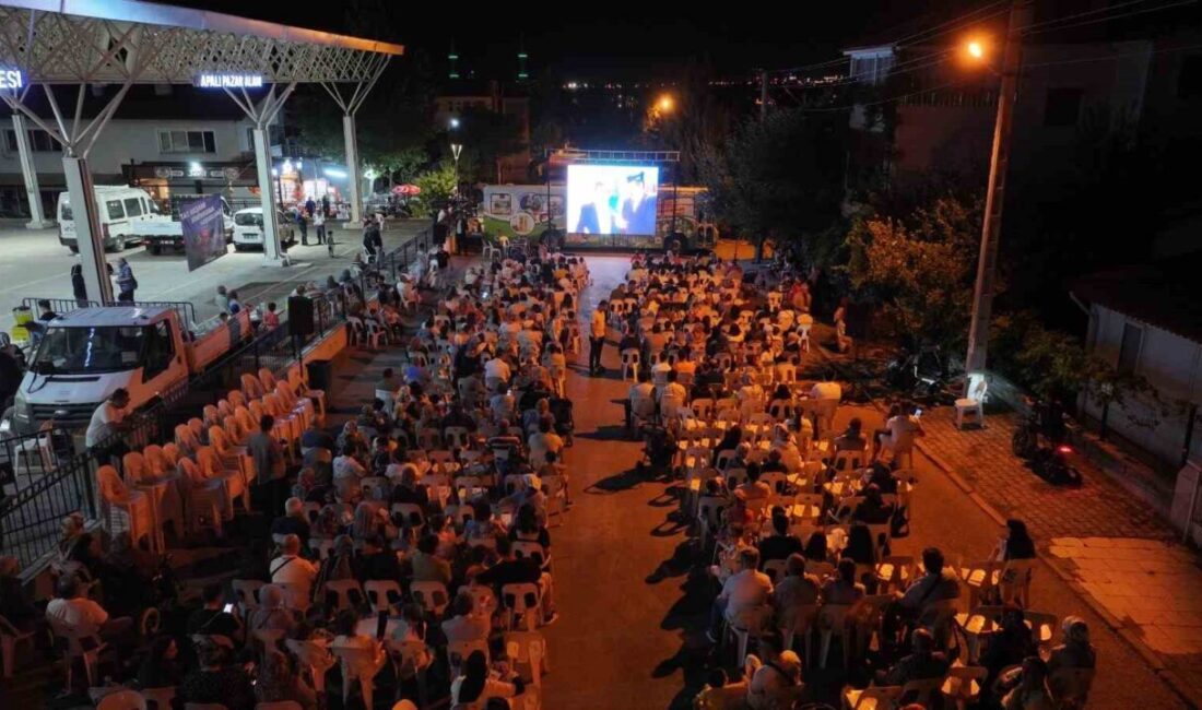 Isparta Belediyesi tarafından düzenlenen Yaz Akşamı Sineması etkinliği Mehmet Tönge