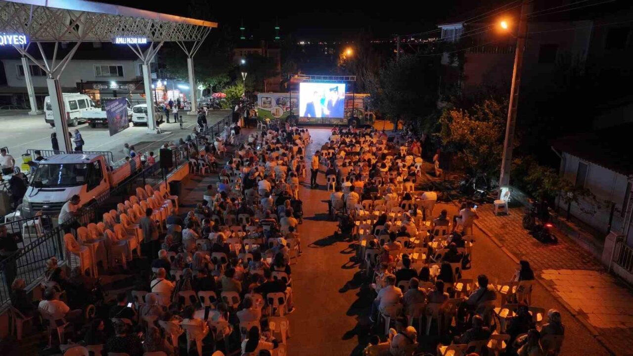 Isparta Belediyesi tarafından düzenlenen Yaz Akşamı Sineması etkinliği Mehmet Tönge