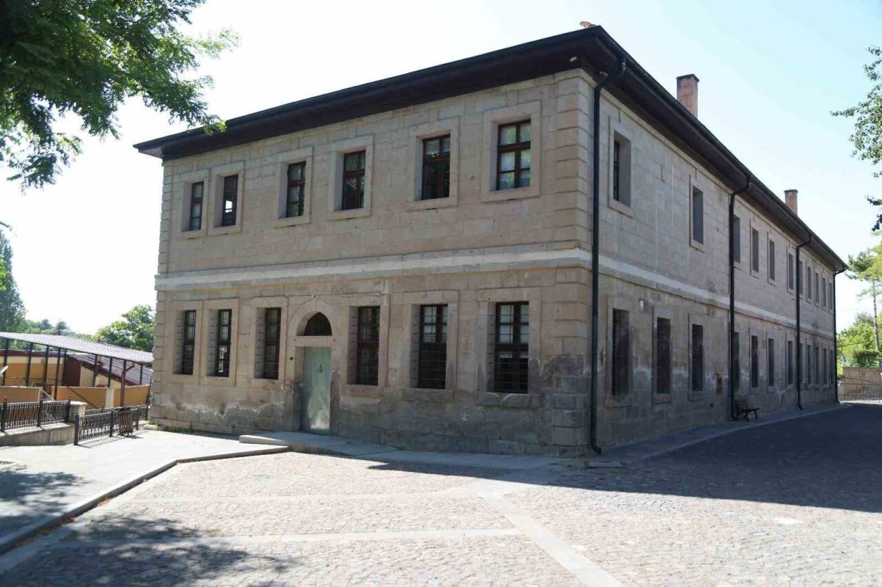 Melikgazi Belediyesi, 25-29 Ağustos tarihleri arasında Gesi Kamp Merkezi’nde İngilizce