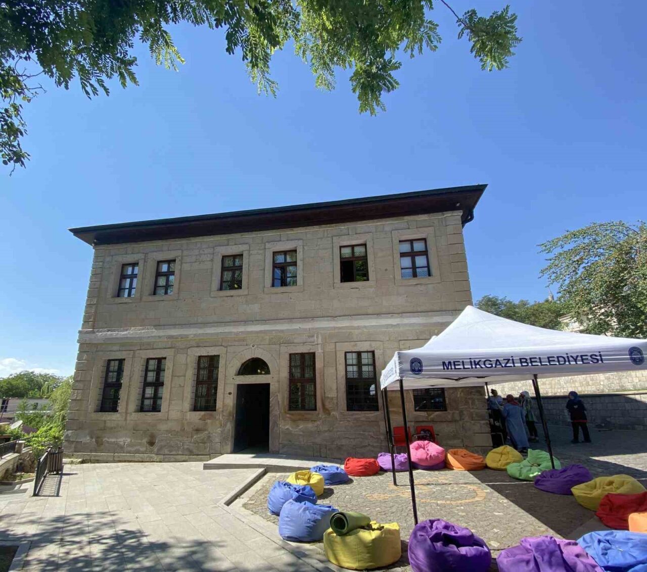 Melikgazi Belediyesi tarafından Melikgazi Belediyesi Tarihi Gesi İlkokulu Kamp Merkezi’nde