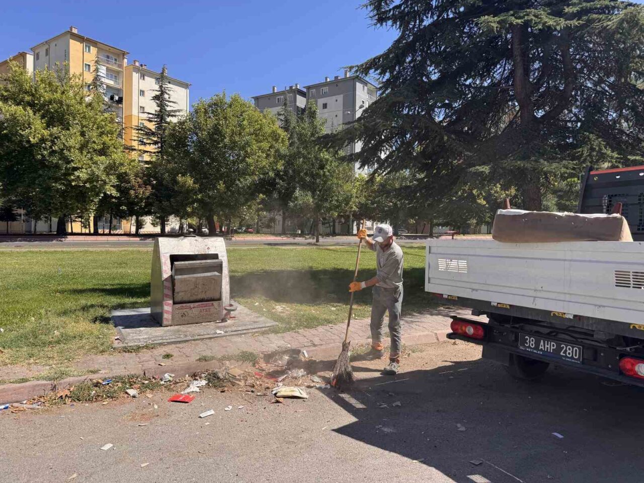 Daha yaşanabilir bir ilçe için çevre temizliği çalışmalarına aralıksız devam