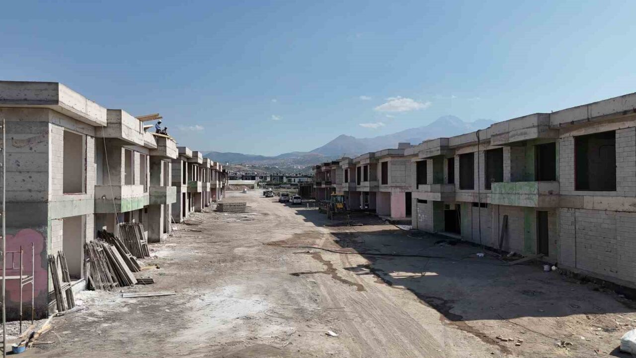 İlçede 6 bölgede hayata geçirdiği kentsel dönüşüm çalışmaları ile birçok