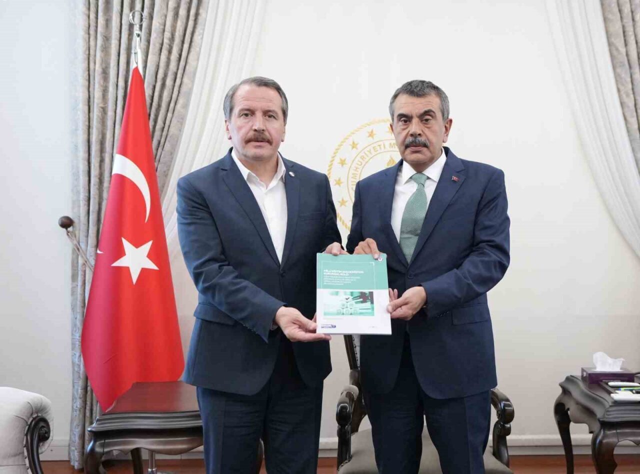 Memur-Sen ve Eğitim-Bir-Sen Genel Başkanı Ali Yalçın, Milli Eğitim Bakanı