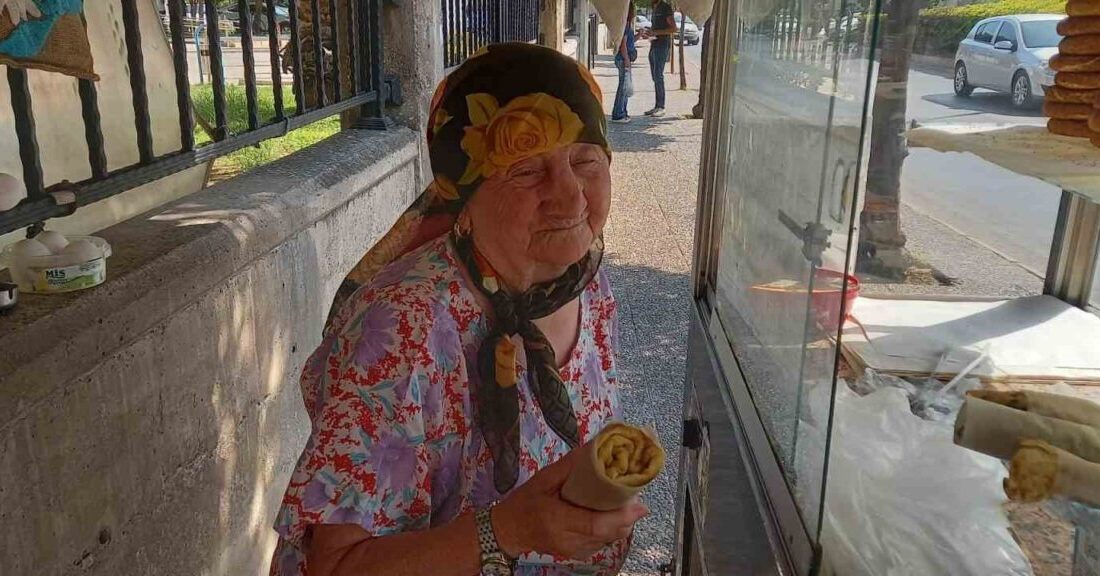 Aydın Efeler ilçesinde yaşayan 84 yaşındaki Mensure Toylan, ilerleyen yaşına