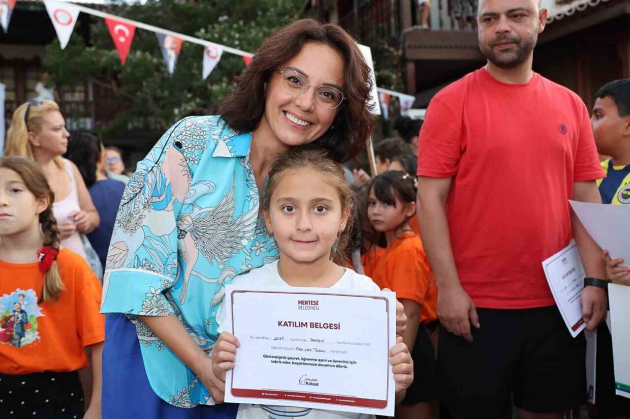 Menteşe Belediyesi’nin geleneksel hale gelen ücretsiz yaz kursları, düzenlenen renkli