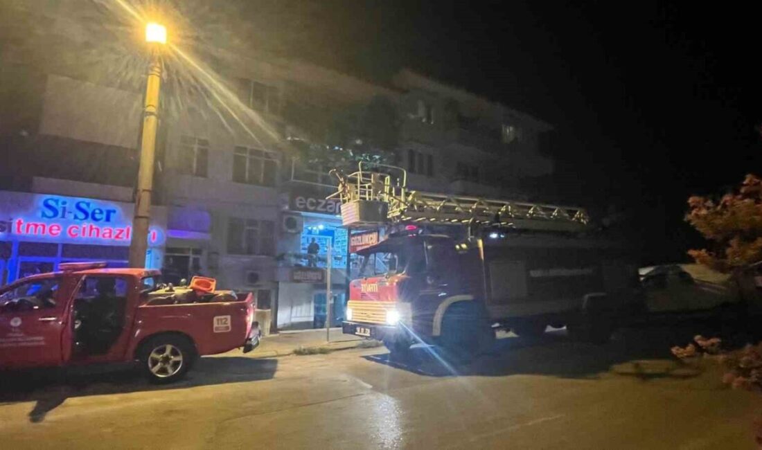 Muğla’nın Menteşe ilçesinde bir evin çatısında çıkan yangın, itfaiye ekiplerinin