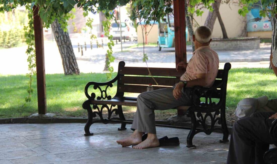Türkiye genelinde hava sıcaklıkları mevsim normallerinin üzerinde seyrederken, Menteşe’de termometreler