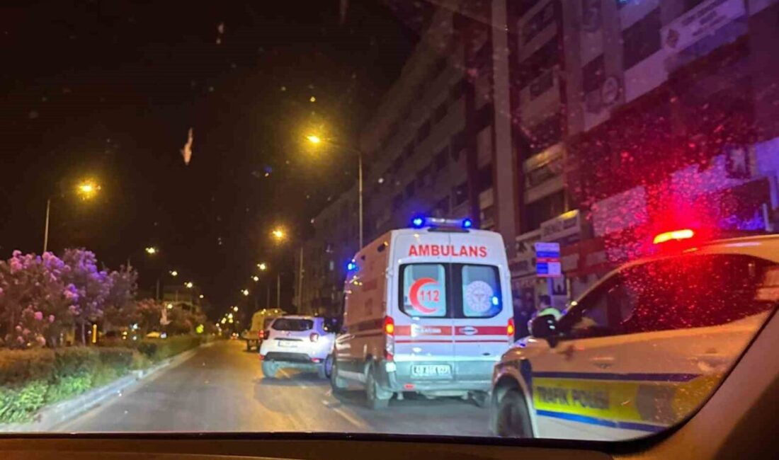 Menteşe İsmet Çatak Caddesi’nde park halindeki araca gece saatlerinde çarpan