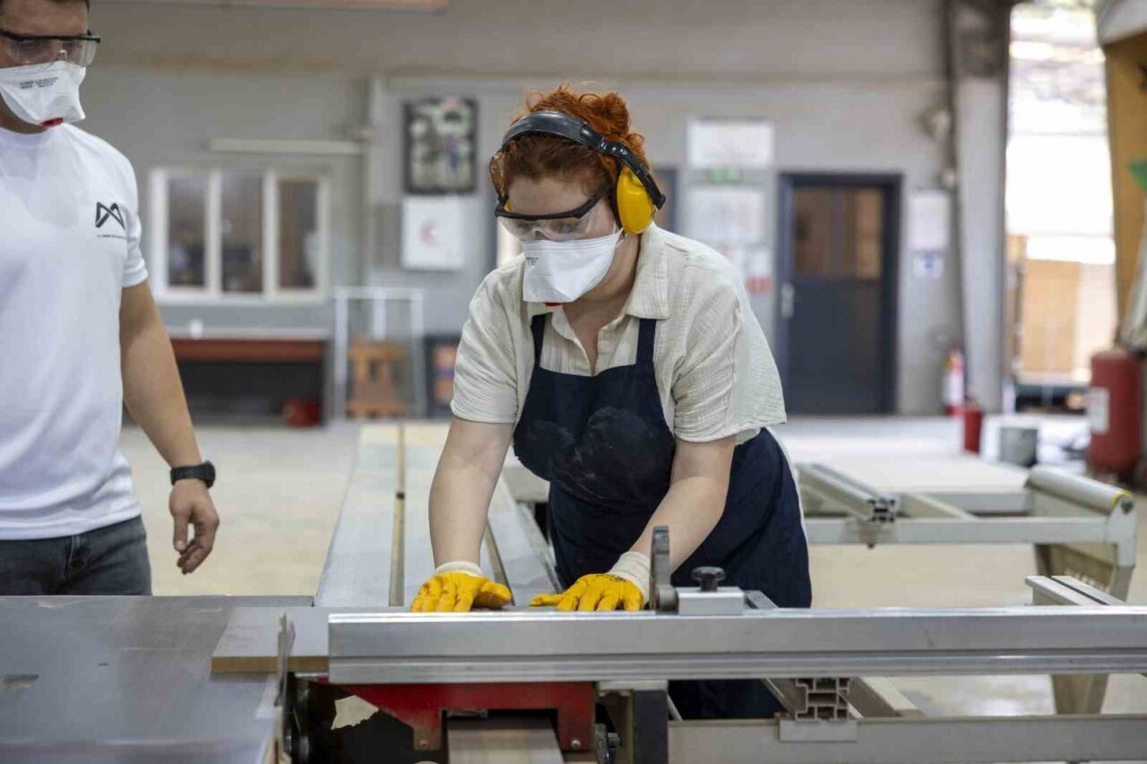 Mersin Büyükşehir Belediyesi Sosyal Hizmetler Dairesi Başkanlığı’na bağlı MERCEK Mesleki