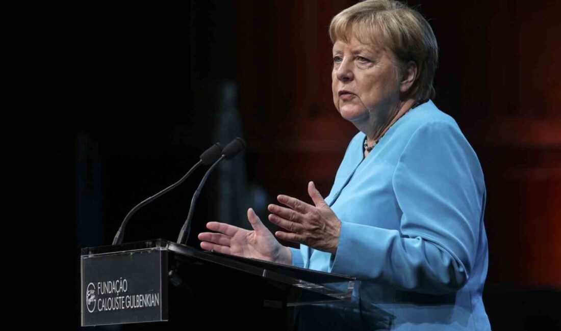 Eski Almanya Başbakanı Angela Merkel verdiği röportajda, 2015 yılındaki mülteci