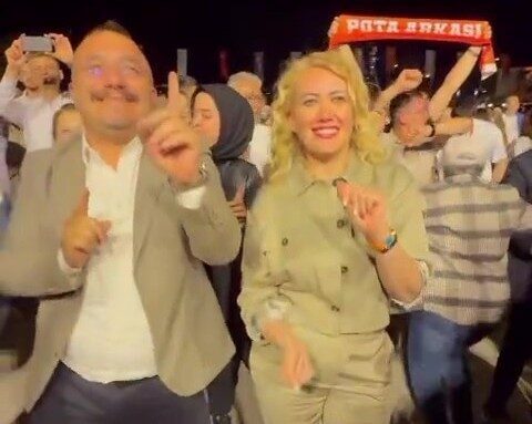 AK Parti Denizli İl Başkanı Muhammet Subaşıoğlu, katıldığı etkinliklerde dans