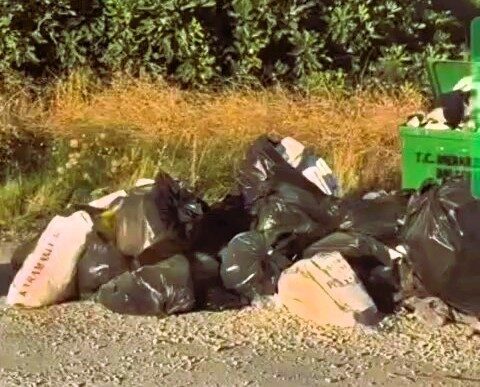 DENİZLİ (İHA) – Denizli’nin Merkezefendi ilçesinde 1 aydır çöplerin toplanmadığını