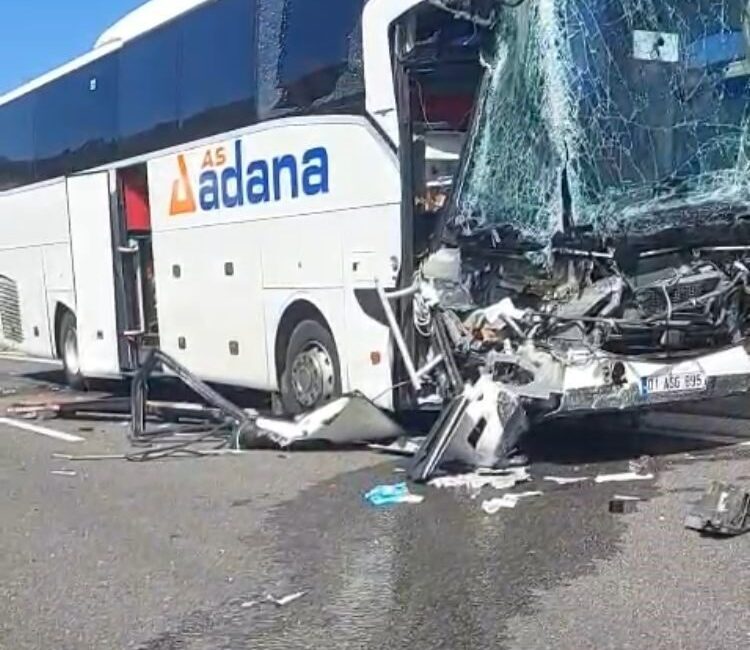 Mersin sınırlarında otoyolda biri otobüs üç aracın karıştığı kaza ucuz