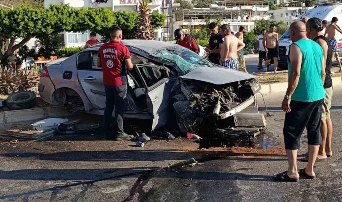 Mersin’de meydana gelen kazalardan birinde otomobil metrelerce savrulup direğe çarptı,