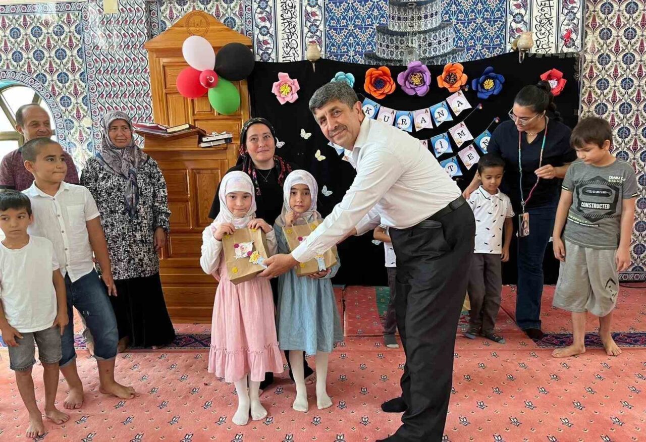 Mersin’in Anamur ilçesinde Tekeliler Camii Kur’an Kursunda eğitim gören öğrenciler,