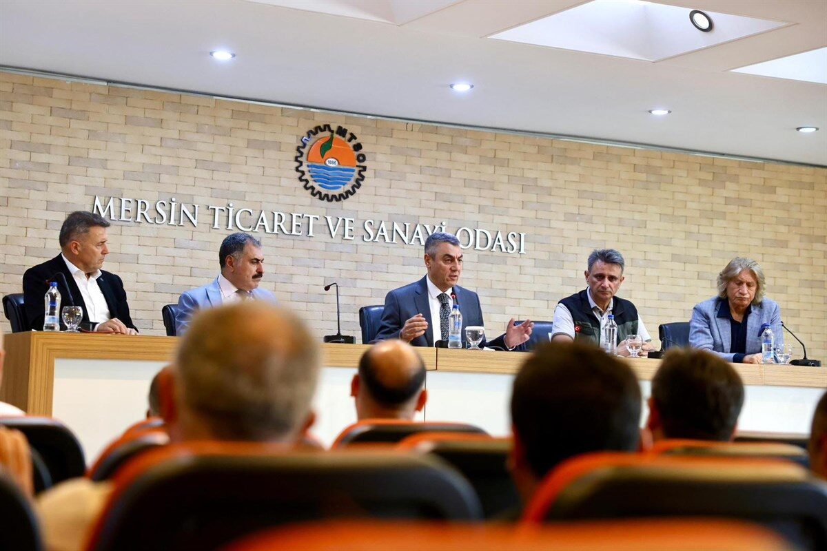 Mersin Valisi Atilla Toros başkanlığında Orman Yangınlarıyla Mücadele Toplantısı gerçekleştirildi.