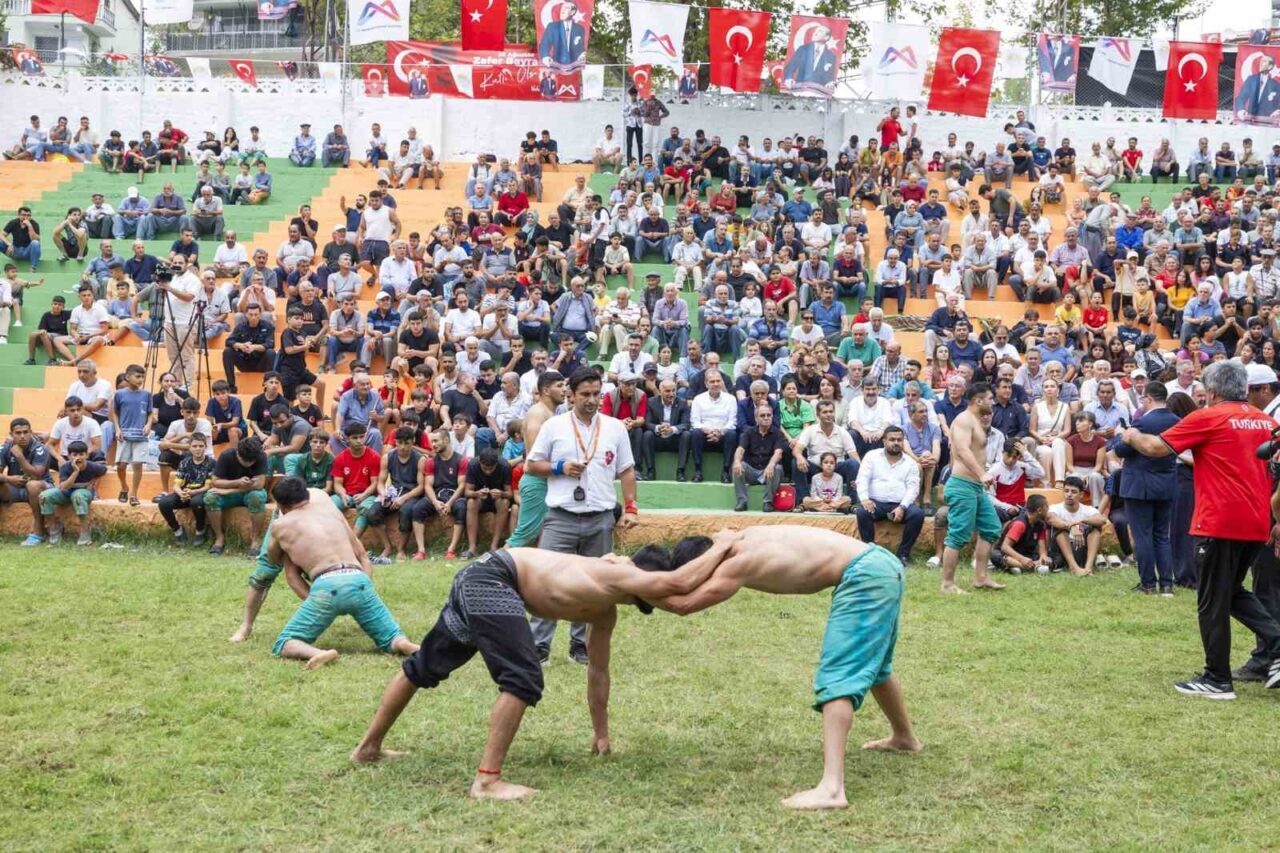 Mersin Büyükşehir Belediyesi tarafından 30 Ağustos Zafer Bayramı dolayısıyla Gözne