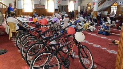 Mersin Erdemli’de cami imamı Ali Köse, gelenek haline getirdiği uygulamayla