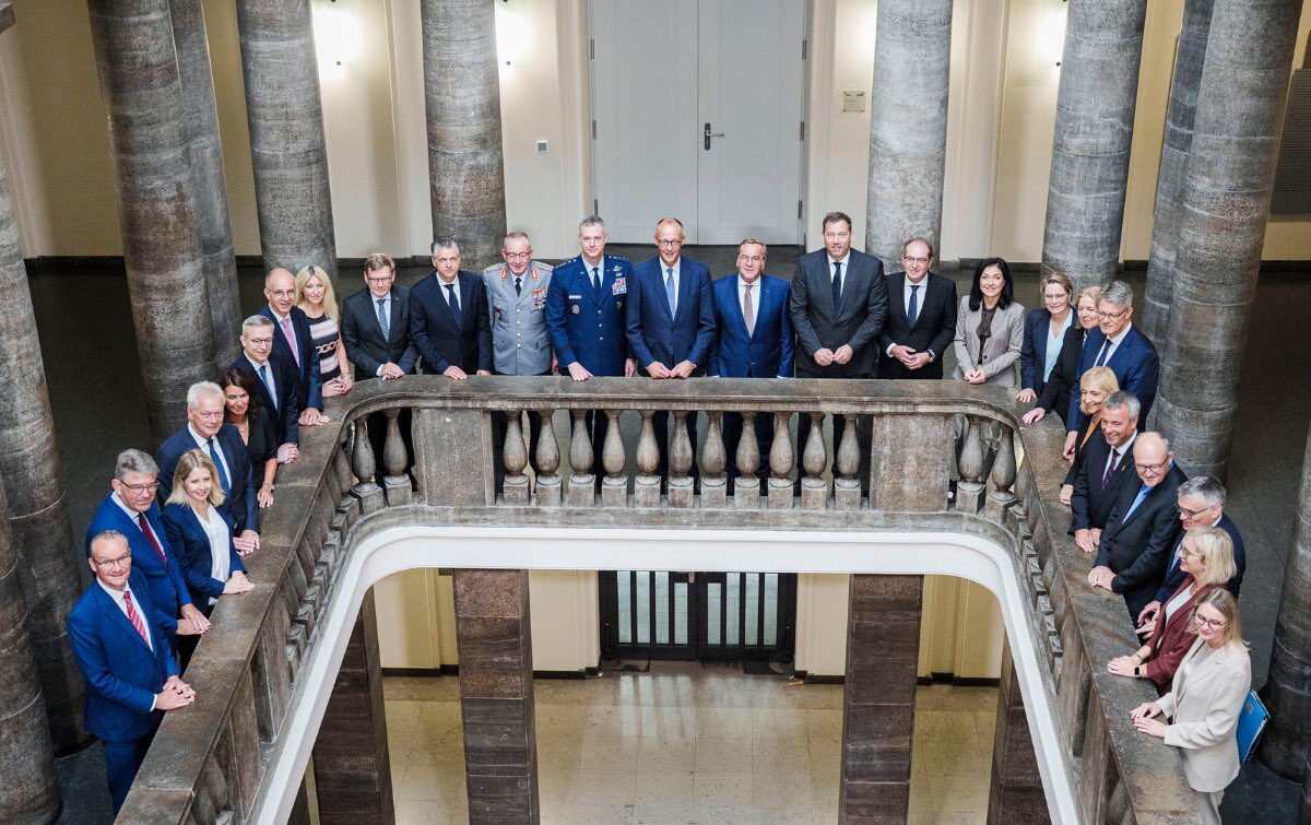 Almanya Başbakanı Friedrich Merz, Almanya Savunma Bakanı Boris Pistrius ile