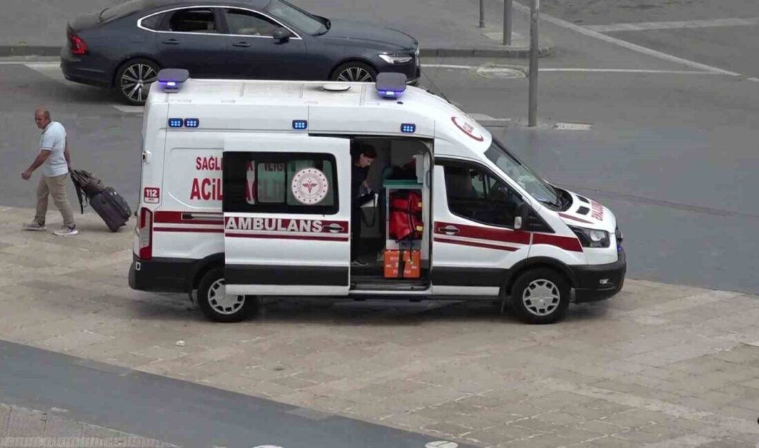 Samsun’da meydanda merdivenlerden düşen vatandaş hastanelik oldu. Olay, İlkadım ilçesi