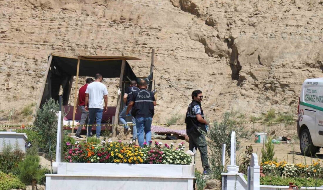 Denizli’de mezarlıkta yaşayıp, ziyarete gelenlere yardımcı olarak yaşamını sürdüren yaşlı