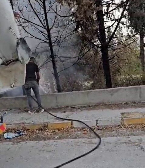 Adıyaman’da, ağaçlık alan içerisinde çıkan kuru ot yangınına mikser sürücüsünün