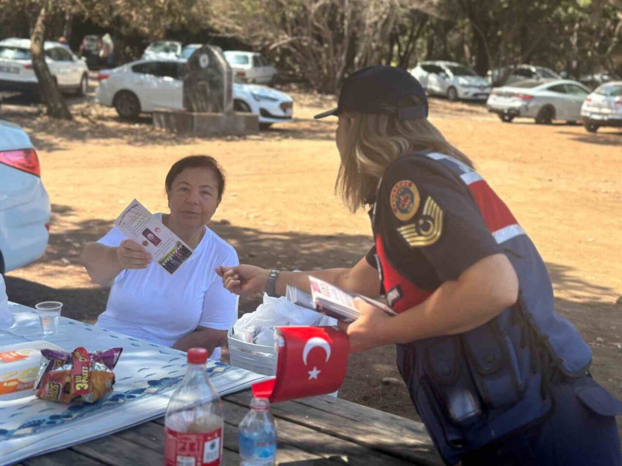 Aydın’ın Kuşadası ilçesinde bulunan Milli Park’a gelen ziyaretçiler, kadına yönelik