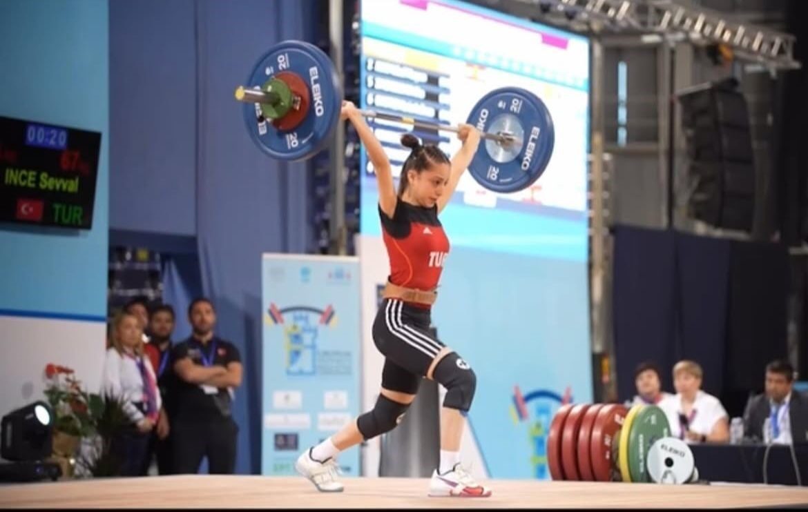 DÜZCE(İHA) – Düzceli halterci Şevval İnce ve antrenör Bünyamin Durmaz