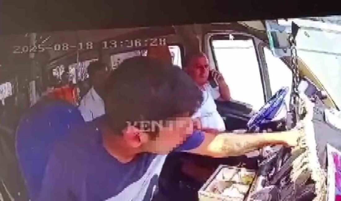 Adana’da şehir içi yolcu taşımacılığı yapan minibüste yaşanan hırsızlık olayı
