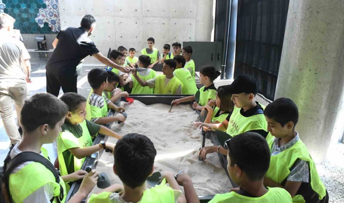 Osmangazi Belediyesi’nin “Minik Arkeologlar İş Başında” projesi, çocukları tarihin büyülü